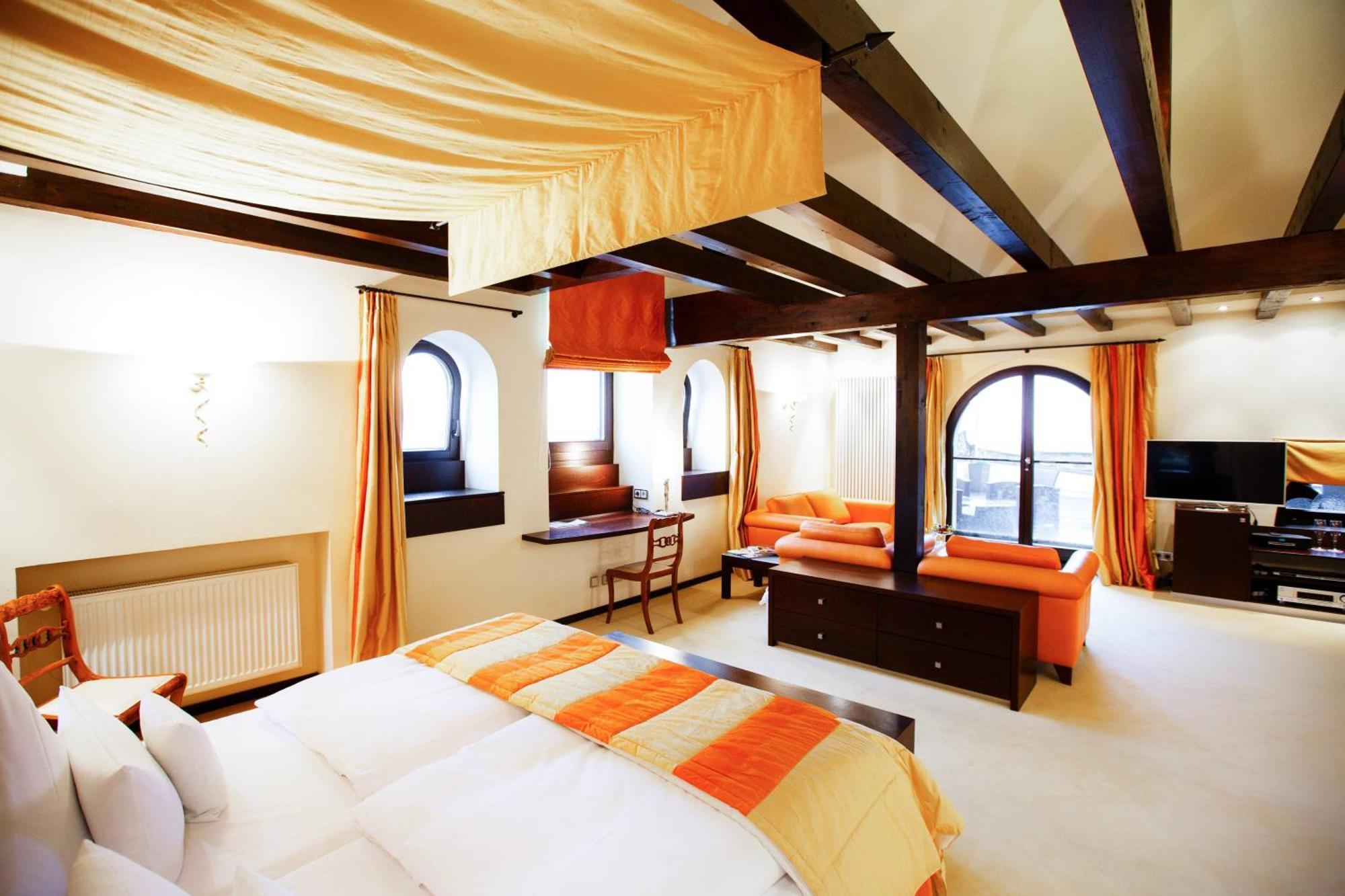 Burg & Gaestehaus By Schwarzenstein ไกเซนไฮม์ ห้อง รูปภาพ