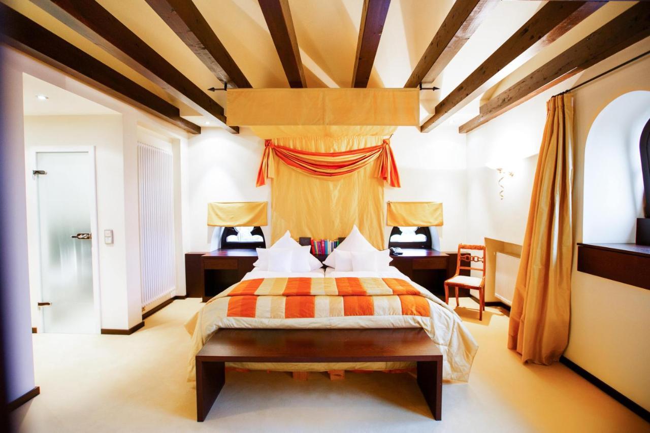 Burg & Gaestehaus By Schwarzenstein ไกเซนไฮม์ ภายนอก รูปภาพ