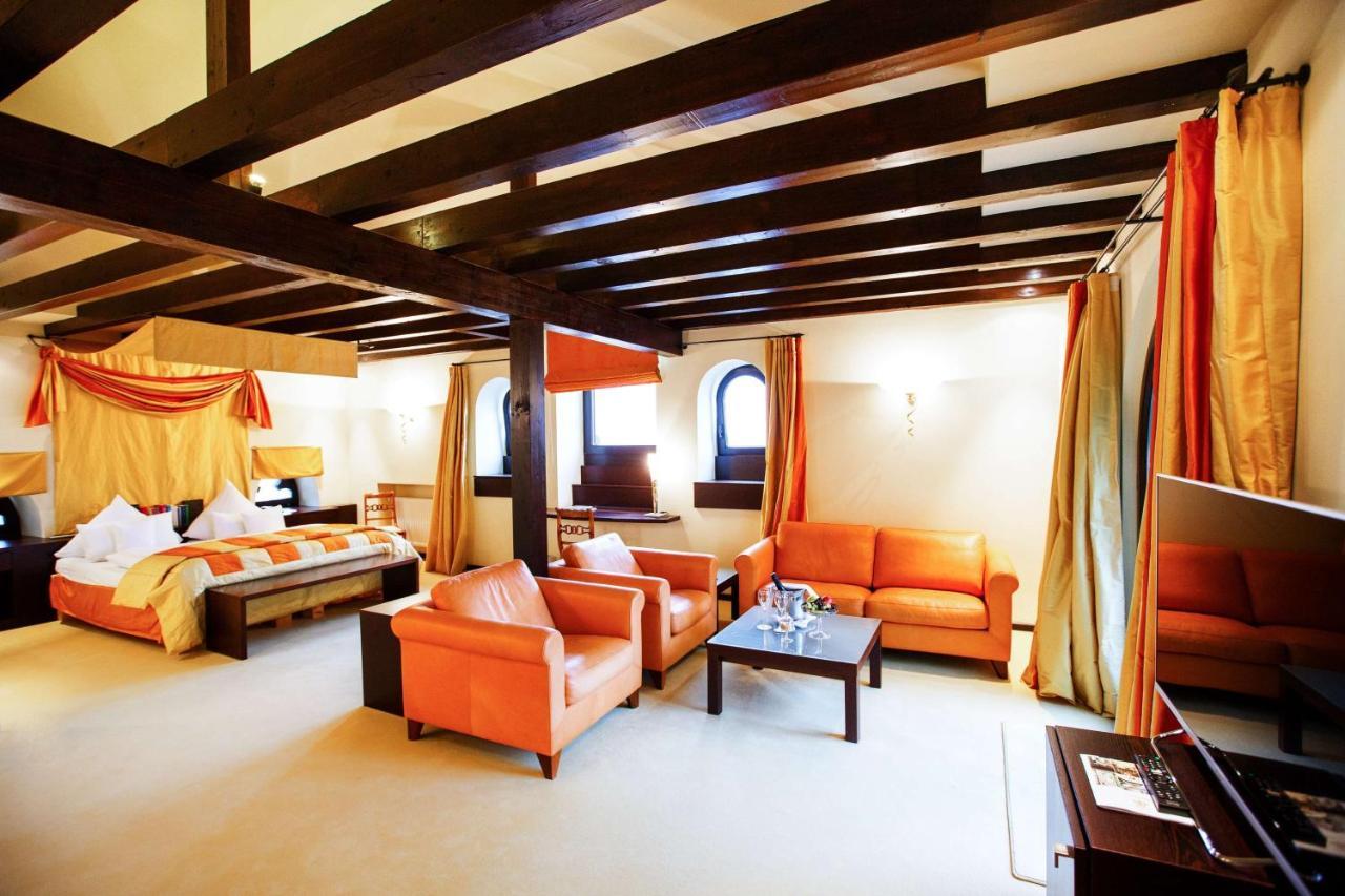 Burg & Gaestehaus By Schwarzenstein ไกเซนไฮม์ ภายนอก รูปภาพ