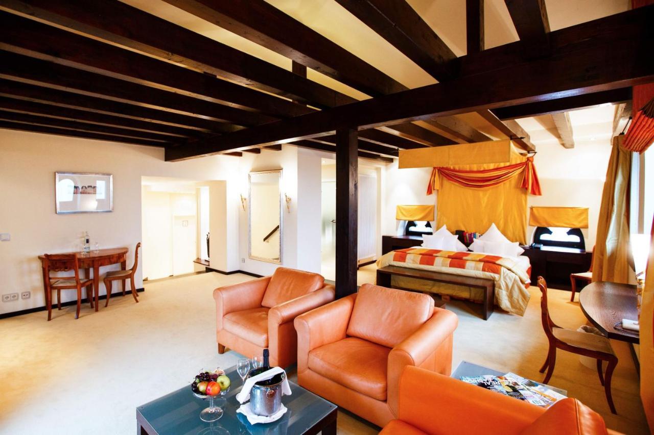 Burg & Gaestehaus By Schwarzenstein ไกเซนไฮม์ ห้อง รูปภาพ